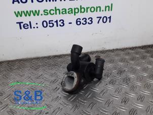 Gebruikte Thermostaathuis Volkswagen Golf VI (5K1) 2.0 TDI 16V Prijs € 20,00 Margeregeling aangeboden door Schaap & Bron