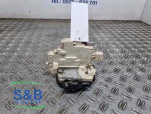 Gebruikte Slotmechaniek Portier 4Deurs rechts-voor Seat Exeo (3R2) 2.0 TDI 16V Prijs € 34,99 Margeregeling aangeboden door Schaap & Bron