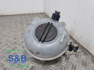 Gebruikte Expansievat Volkswagen Passat Variant (3G5) 1.6 TDI 16V Prijs € 10,00 Margeregeling aangeboden door Schaap & Bron