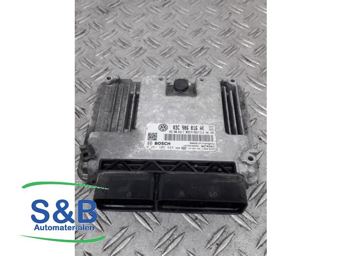 Boordcomputer van een Skoda Octavia Combi (1Z5) 1.4 TSI 16V 2010