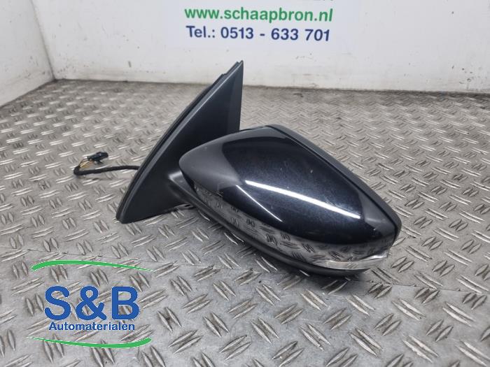 Buitenspiegel links van een Skoda Rapid 1.2 TSI 16V 2017