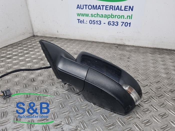 Buitenspiegel links van een Skoda Rapid 1.2 TSI 16V 2017