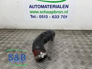 Intercooler Buis van een Audi A4 Avant (B7) 2.0 TDI 16V 2005