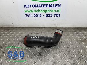 Intercooler Buis van een Audi A4 Avant (B7) 2.0 TDI 16V 2005