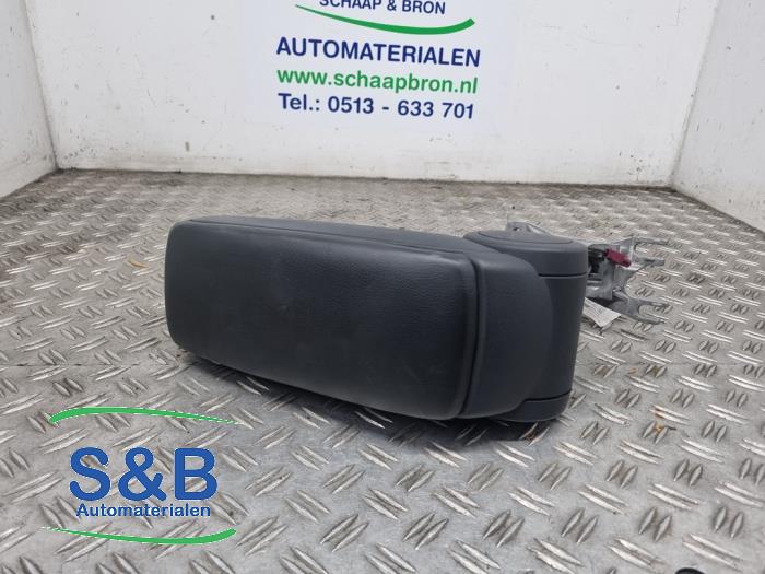 Armleuning van een Audi A4 Avant (B7) 2.0 TDI 2007