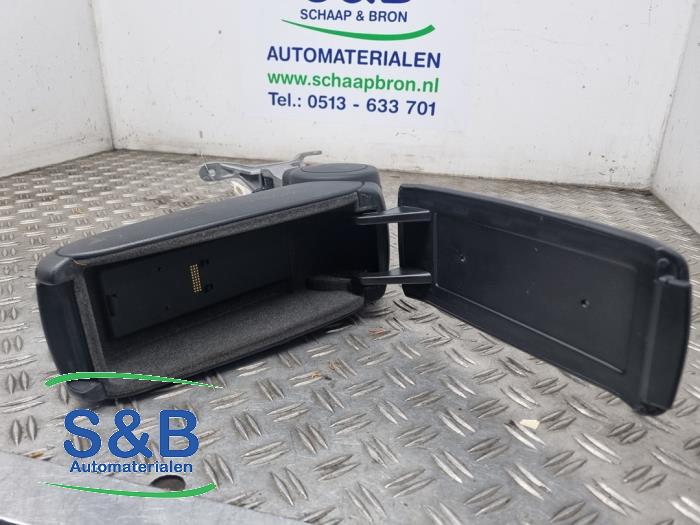 Armleuning van een Audi A4 Avant (B7) 2.0 TDI 2007