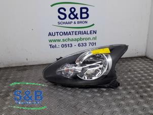 Gebruikte Koplamp links Toyota Aygo (B10) 1.0 12V VVT-i Prijs € 80,00 Margeregeling aangeboden door Schaap & Bron