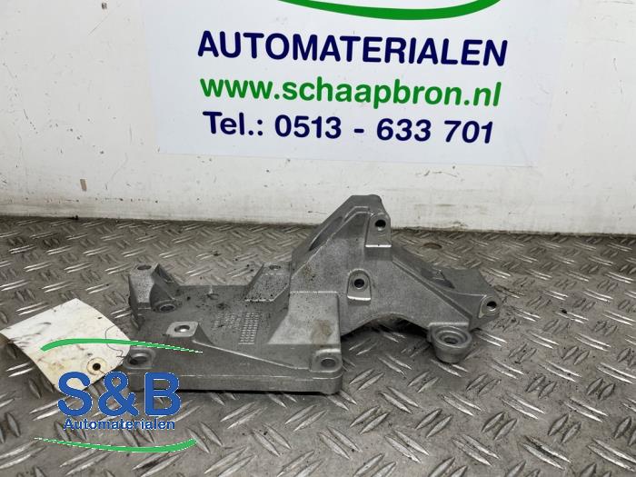 Gebruikte Dynamosteun boven Seat Ibiza III (6L1) 1.9 TDI FR Prijs € 65,00 Margeregeling aangeboden door Schaap & Bron