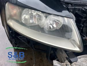 Gebruikte Rechter Koplamp Audi A6 (C6) 2.4 V6 24V Prijs € 75,00 Margeregeling aangeboden door Schaap & Bron