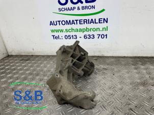 Gebruikte Dynamosteun boven Audi A4 Avant (B5) 1.6 Prijs € 35,00 Margeregeling aangeboden door Schaap & Bron