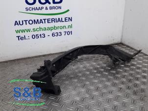 Gebruikte Koplampframe links BMW 1 serie (E81) Prijs € 15,00 Margeregeling aangeboden door Schaap & Bron