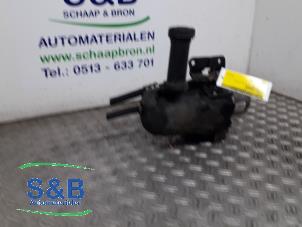 Gebruikte Servopomp Citroen C4 Coupé (LA) 1.4 16V Prijs € 75,00 Margeregeling aangeboden door Schaap & Bron