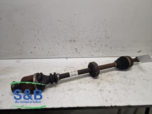 Gebruikte Aandrijfas rechts-voor Renault Twingo II (CN) 1.2 16V Prijs € 40,00 Margeregeling aangeboden door Schaap & Bron