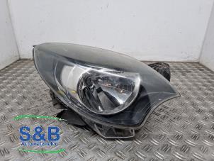 Gebruikte Koplamp rechts Renault Twingo II (CN) 1.2 16V Prijs € 60,00 Margeregeling aangeboden door Schaap & Bron