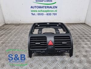 Gebruikte Luchtrooster Dashboard Volkswagen Golf V (1K1) 1.6 Prijs € 29,99 Margeregeling aangeboden door Schaap & Bron