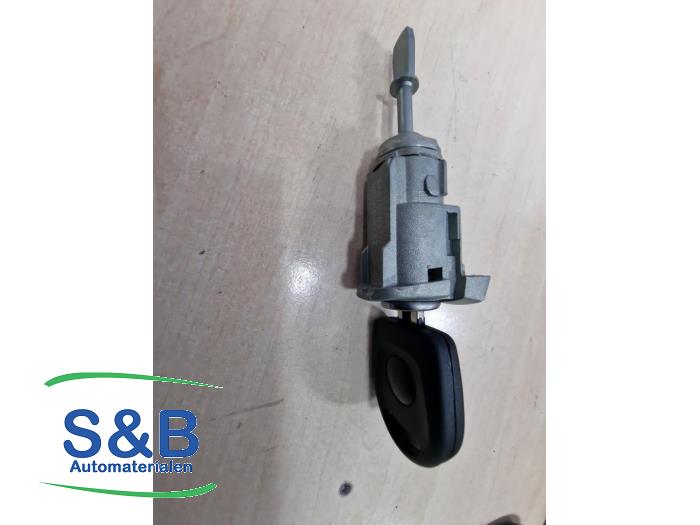 Deurslot Cilinder links van een Volkswagen Golf IV (1J1) 1.4 16V 2002