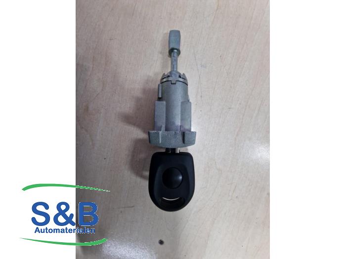 Deurslot Cilinder links van een Volkswagen Golf IV (1J1) 1.4 16V 2002