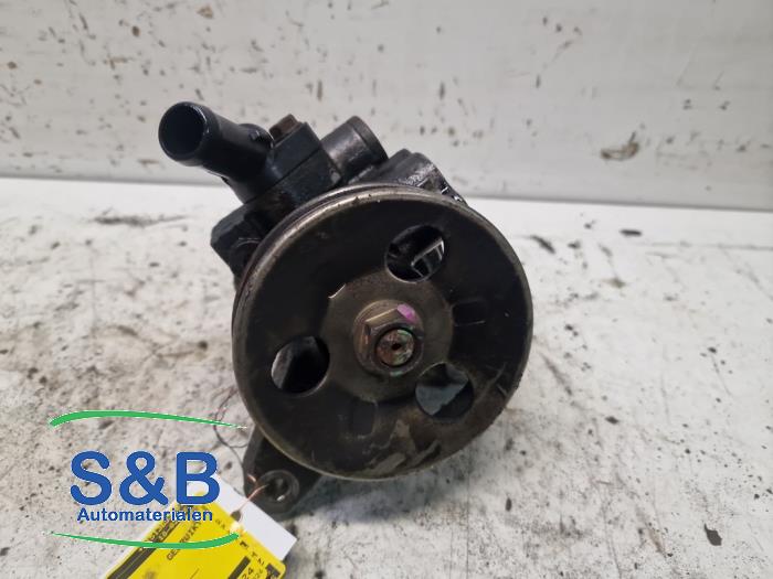 Gebruikte Pomp Servo Honda FR-V (BE) 1.7 16V Prijs € 35,00 Margeregeling aangeboden door Schaap & Bron