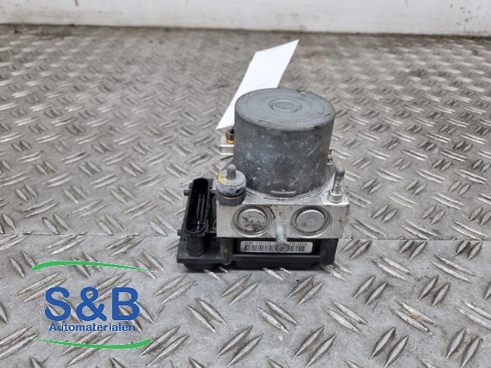 Gebruikte ABS Pomp Honda FR-V (BE) 1.7 16V Prijs € 74,99 Margeregeling aangeboden door Schaap & Bron