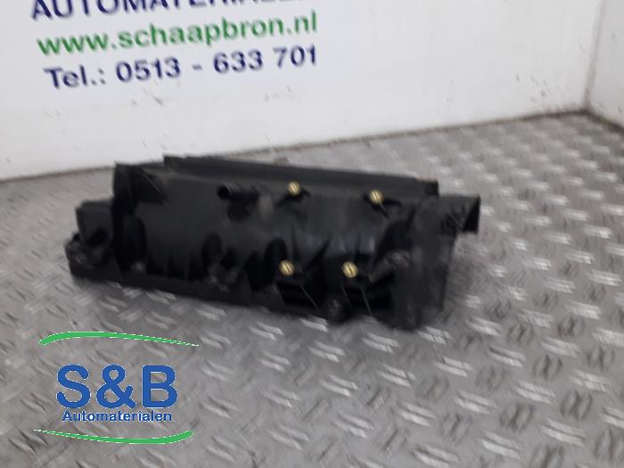 Gebruikte Kleppendeksel Renault Clio III (BR/CR) 1.2 16V 75 Prijs € 50,00 Margeregeling aangeboden door Schaap & Bron