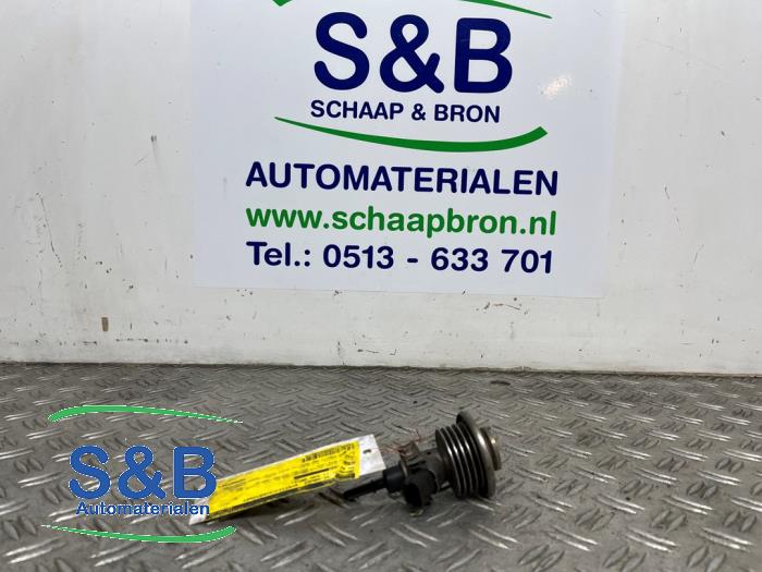 Gebruikte Adblue injector Volkswagen Passat Variant (365) 2.0 TDI 16V 140 Prijs € 35,00 Margeregeling aangeboden door Schaap & Bron