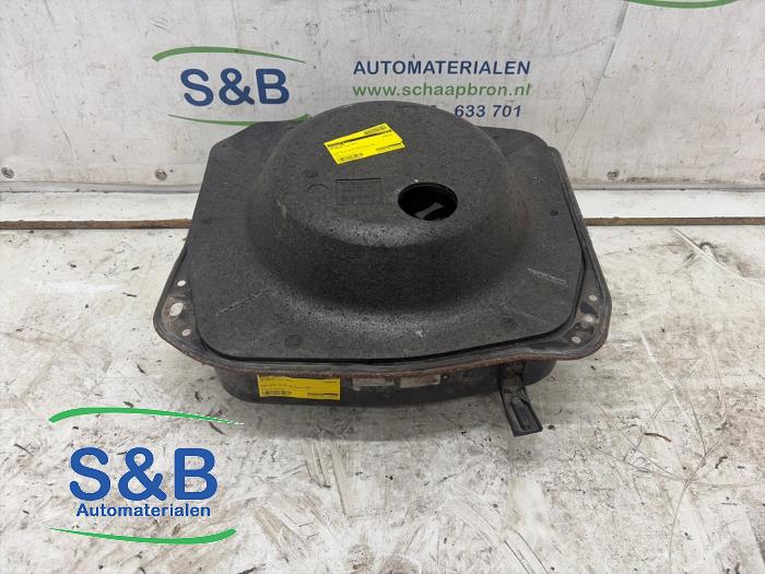 Gebruikte Adblue tank Volkswagen Passat Variant (365) 2.0 TDI 16V 140 Prijs € 250,00 Margeregeling aangeboden door Schaap & Bron