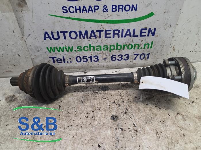 Gebruikte Aandrijfas links-voor Volkswagen Golf VI (5K1) 1.2 TSI BlueMotion Prijs € 100,00 Margeregeling aangeboden door Schaap & Bron