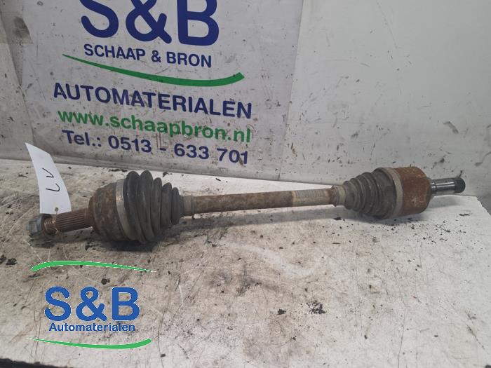 Gebruikte Aandrijfas links-voor Peugeot 308 SW (L4/L9/LC/LJ/LR) 1.6 BlueHDi 120 Prijs € 45,00 Margeregeling aangeboden door Schaap & Bron