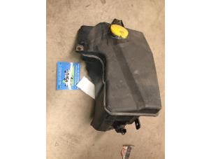 Gebruikte Ruitensproeiertank voor Mazda 6 Sportbreak (GY19/89) 1.8i 16V Prijs € 15,00 Margeregeling aangeboden door F. van den Mosselaar autodemontage