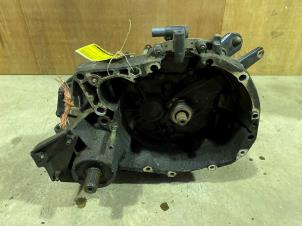 Gebruikte Versnellingsbak Renault Clio II Societe (SB) 1.5 dCi 80 Prijs € 200,00 Margeregeling aangeboden door F. van den Mosselaar autodemontage