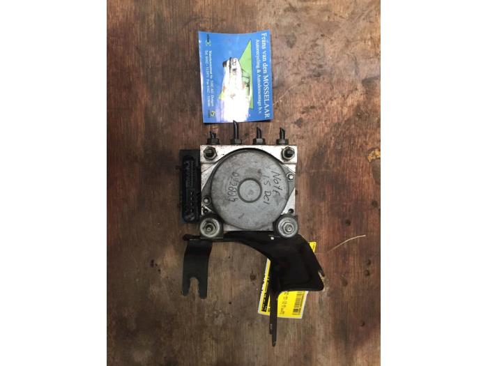 Gebruikte ABS Pomp Nissan Note (E11) 1.5 dCi DPF Prijs € 15,00 Margeregeling aangeboden door F. van den Mosselaar autodemontage