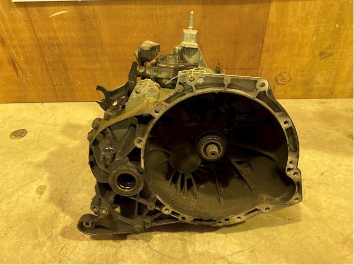 Gebruikte Versnellingsbak Ford Focus 1 Wagon 1.8 TDdi Prijs € 125,00 Margeregeling aangeboden door F. van den Mosselaar autodemontage