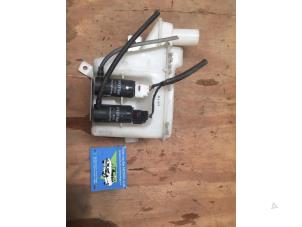 Gebruikte Ruitensproeiertank voor Chevrolet Matiz 0.8 S,SE Prijs € 25,00 Margeregeling aangeboden door F. van den Mosselaar autodemontage