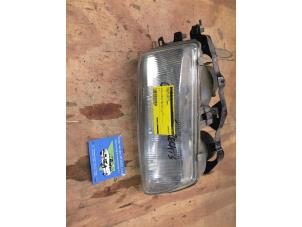 Gebruikte Koplamp rechts Honda Civic (EG) 1.3 DX 16V Prijs € 15,00 Margeregeling aangeboden door F. van den Mosselaar autodemontage