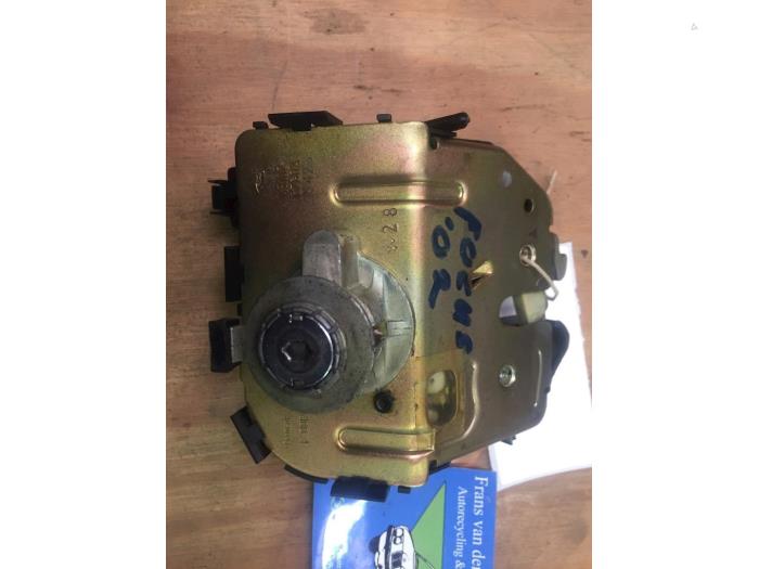 Slotmechaniek Achterklep van een Ford Mondeo III Wagon 1.8 16V 2002