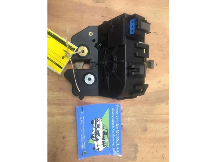 Slotmechaniek Achterklep van een Ford Mondeo III Wagon 1.8 16V 2002