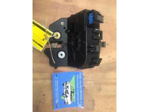 Gebruikte Achterklep Slotmechaniek Ford Mondeo III Wagon 1.8 16V Prijs € 20,00 Margeregeling aangeboden door F. van den Mosselaar autodemontage