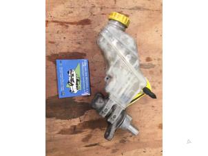 Gebruikte Hoofdremcilinder Fiat Punto II (188) 1.4 16V Prijs € 25,00 Margeregeling aangeboden door F. van den Mosselaar autodemontage