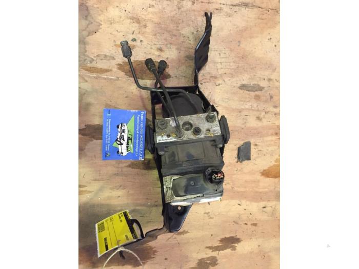 Gebruikte ABS Pomp Ford Mondeo III Wagon 1.8 16V Prijs € 15,00 Margeregeling aangeboden door F. van den Mosselaar autodemontage