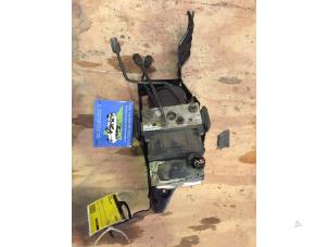 Gebruikte ABS Pomp Ford Mondeo III Wagon 1.8 16V Prijs € 17,50 Margeregeling aangeboden door F. van den Mosselaar autodemontage