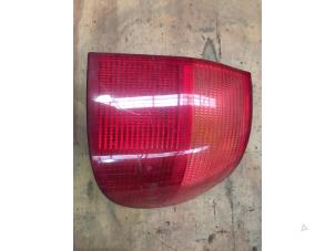 Gebruikte Achterlicht rechts Volkswagen Sharan (7M8/M9/M6) Prijs € 25,00 Margeregeling aangeboden door F. van den Mosselaar autodemontage