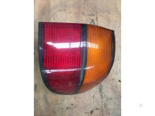 Gebruikte Achterlicht rechts Volkswagen Sharan (7M8/M9/M6) Prijs € 25,00 Margeregeling aangeboden door F. van den Mosselaar autodemontage