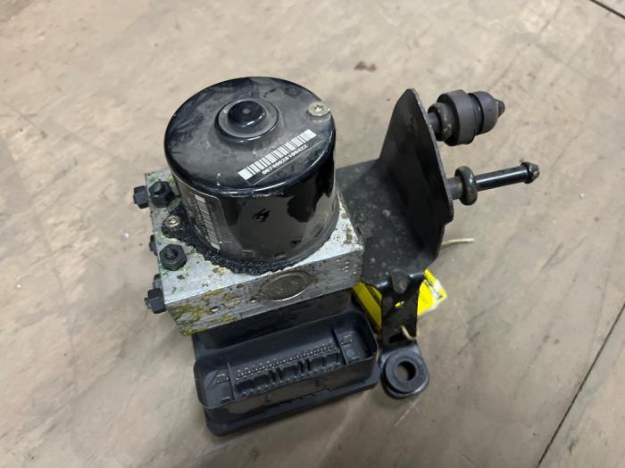 Gebruikte ABS Pomp Volkswagen Polo IV (9N1/2/3) 1.9 SDI Prijs € 15,00 Margeregeling aangeboden door F. van den Mosselaar autodemontage