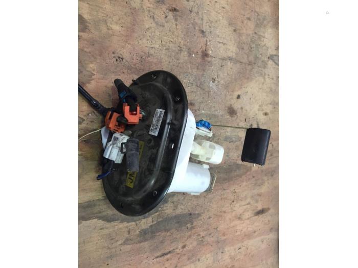 Gebruikte Tank element Pomp Kia Sportage (JE) 2.0 CRDi 16V 4x2 Prijs € 35,00 Margeregeling aangeboden door F. van den Mosselaar autodemontage