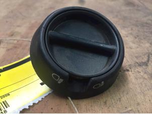 Gebruikte Schakelaar Koplamp Ihv Renault Kangoo (KC) 1.2 Prijs € 10,00 Margeregeling aangeboden door F. van den Mosselaar autodemontage