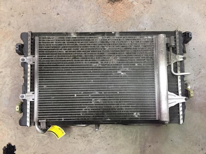 Gebruikte Radiateur Seat Ibiza III (6L1) 1.6 16V Prijs € 50,00 Margeregeling aangeboden door F. van den Mosselaar autodemontage
