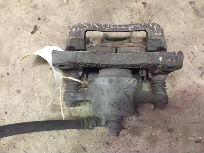 Remklauw (Tang) links-achter van een Hyundai Trajet 2.0 16V 2003