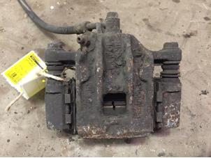 Gebruikte Remklauw (Tang) links-achter Hyundai Trajet 2.0 16V Prijs € 25,00 Margeregeling aangeboden door F. van den Mosselaar autodemontage