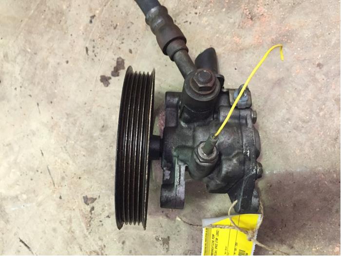 Gebruikte Pomp Servo Mitsubishi Space Star (DG) 1.6 16V Prijs € 20,00 Margeregeling aangeboden door F. van den Mosselaar autodemontage
