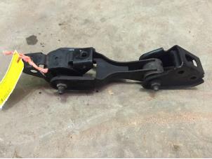 Gebruikte Versnellingsbak Steun Chevrolet Matiz Prijs € 15,00 Margeregeling aangeboden door F. van den Mosselaar autodemontage